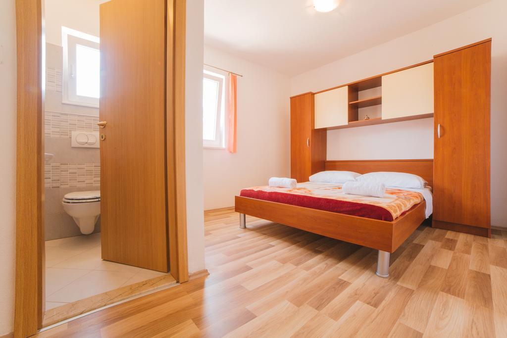 Apartment Chiara Dugi Rat Esterno foto