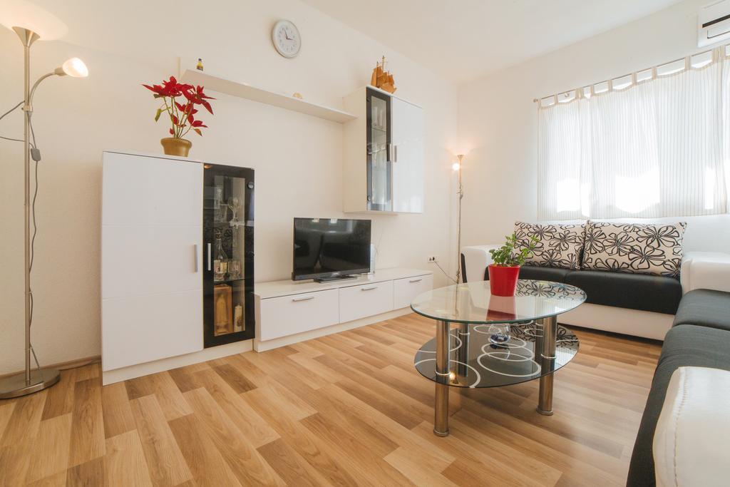 Apartment Chiara Dugi Rat Esterno foto