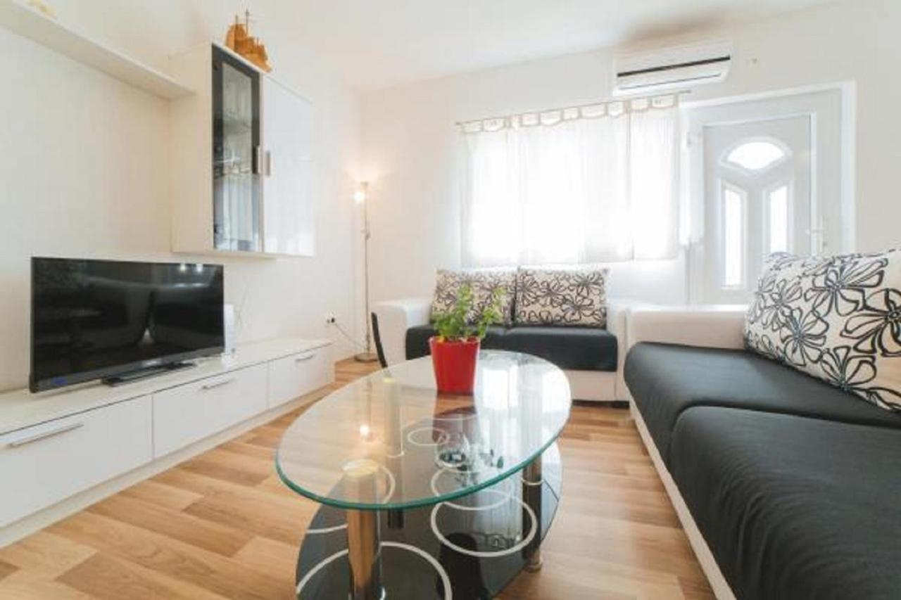 Apartment Chiara Dugi Rat Esterno foto